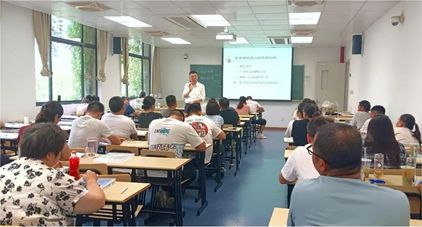 “红柳花开”巴楚县中小学管理者领军研修班在沪顺利结班