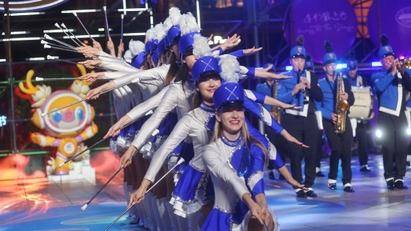 上海旅游节首推入境观察员计划 16支境外表演团团长获聘书