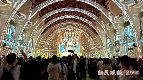 光影节主会场开幕至今已接待超6万人次，主办方追加放票，每天12时开抢