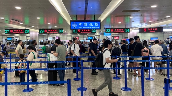 上海口岸迎来国庆假期出入境客流高峰