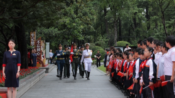 祖国万岁，中共二大会址纪念馆举行升旗仪式