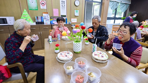 “如果感到幸福你就拍拍手”！北新泾街道打造多个为老服务设施完善社区15分钟养老服务圈