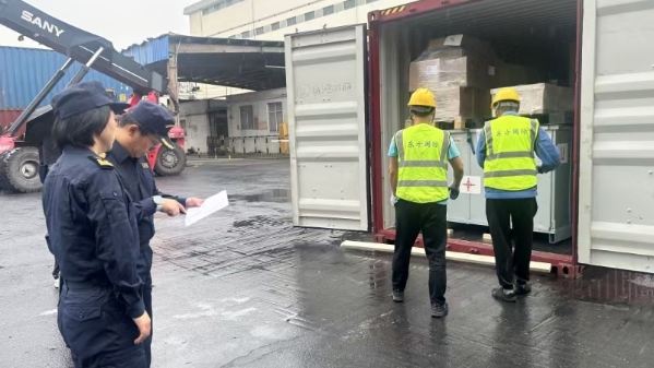 第七届进博会首批海运分拨进口展品从吴淞口岸入境