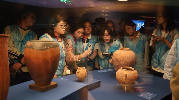 上经贸大美育课堂走进上海博物馆，解锁“金字塔之巅”