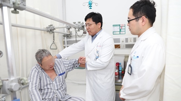 肘关节僵硬盯上骨质疏松老年人？上海十院肩肘外科专家提示：关节外伤要早处置早干预