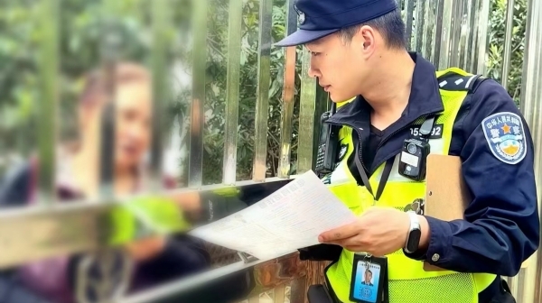 “你们是真警察！”民警上门处置警情时主人正遇冒充公检法诈骗