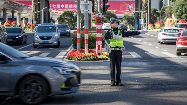 优化“四叶草”周边道路组织 闵行公安圆满完成进博会安保工作