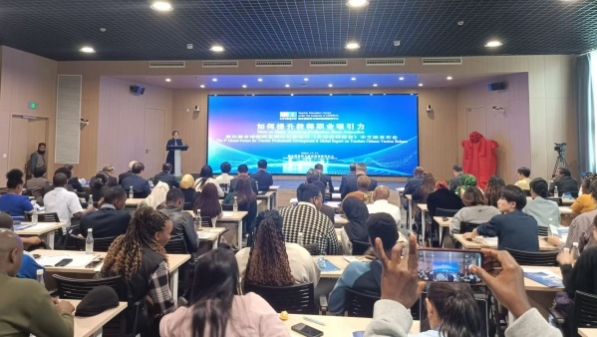 首份《全球教师报告》中文版在沪发布，全世界需新增4400万名教师
