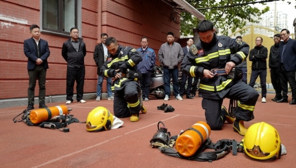 久事公交现代交通公司联合北京西路消防救援站开展消防宣传月主题活动