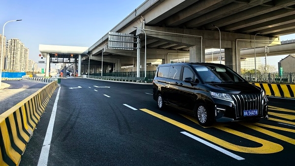 S3公路（周邓公路-G1503公路两港大道立交）工程浦东段地面全面建成通车