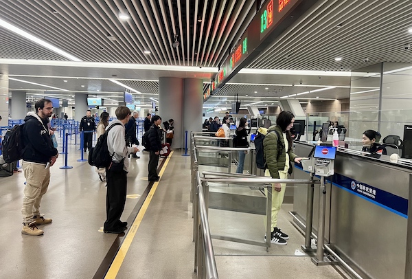 中国免签“朋友圈”再扩容 浦东机场口岸进出境旅客量翻番