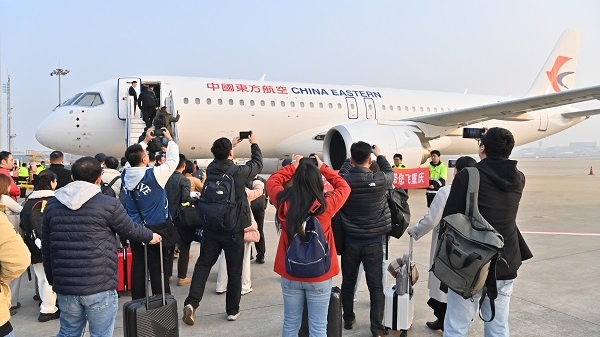 国产大飞机C919商业首航重庆，执飞东航“沪渝快线”