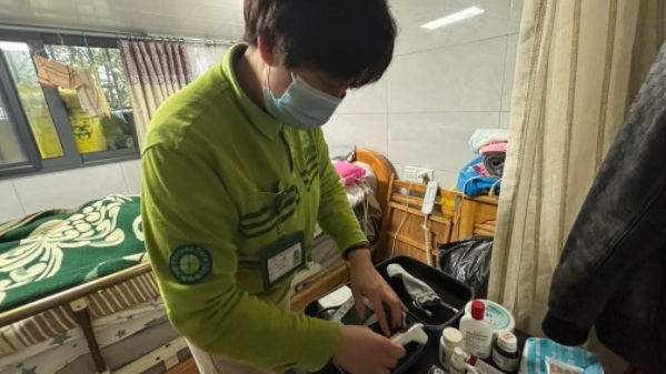 长护险护理员上门服务，质量如何保证？这个区在全国率先搭建“AI+长护险服务”平台