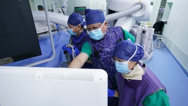 首例！岳阳医院为七旬重度主动脉瓣狭窄患者实施针刺麻醉TAVI手术