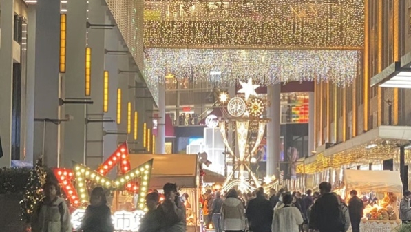 六合路上的“冬日市集”暖心而来，烟火气中寻觅美食、体验非遗