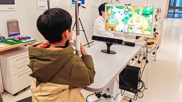 6岁斜视男孩“看动画”做视功能训练，普瑞眼科视觉与学习困难门诊出妙招