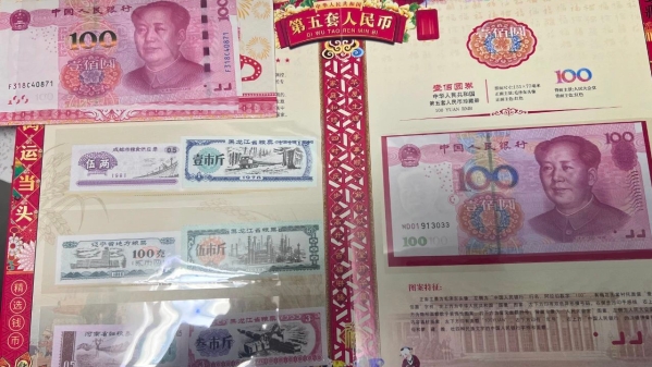 公交驾驶员拾金不昧 珍藏纪念册完璧归赵