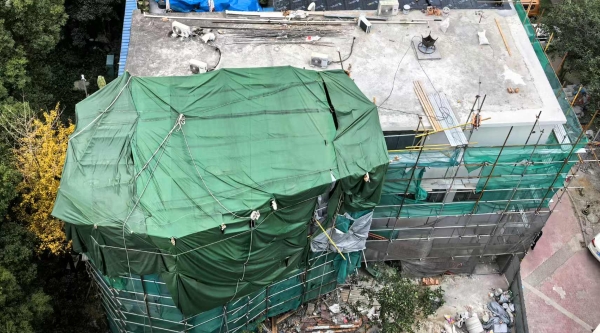 屋顶露台大兴土木 两层裙房变三层半