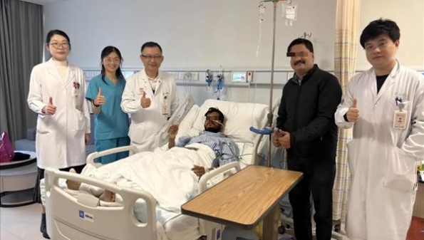印度工程师发烧后突然四肢瘫痪，华山医院权威诊治让患者重获健康