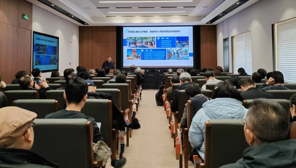 参事国是论坛首邀“父母官”对话专家共议人民城市，区委书记透露明年消灭杨浦最后165只手拎马桶