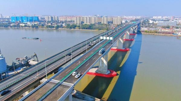 奉浦大桥“孪生双子桥”实现阶段性通车 黄浦江再添重要过江通道