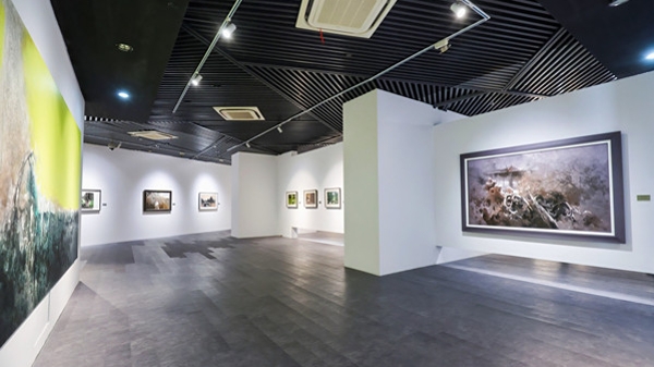 “品物流形——钱兆峰油画作品展”在苏州尹山湖美术馆开展